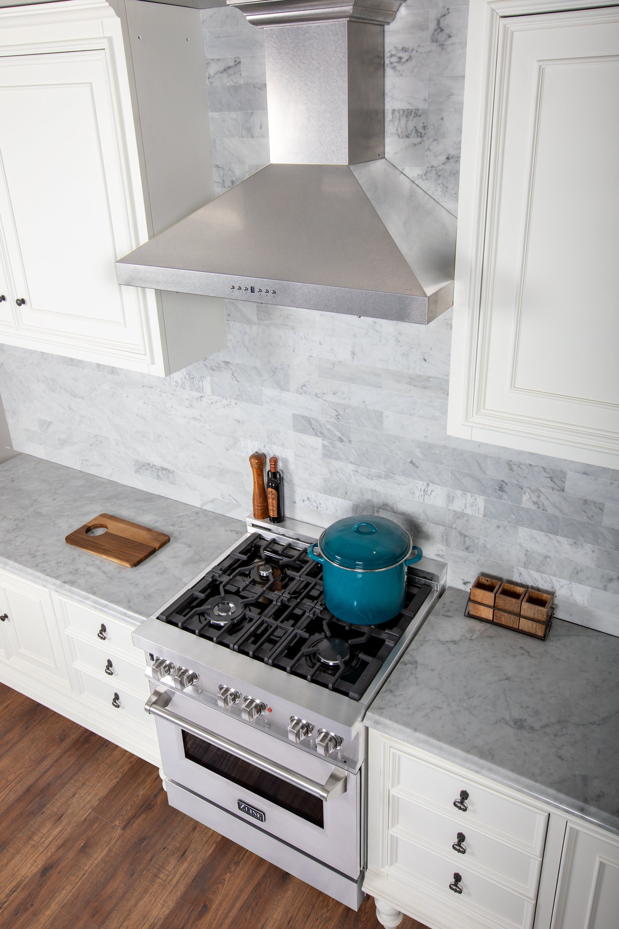 ZLINE 30" Convertible Vent Wall Mount Range Hood in Fingerprint Resistant Stainless Steel (8KL3S-30)
