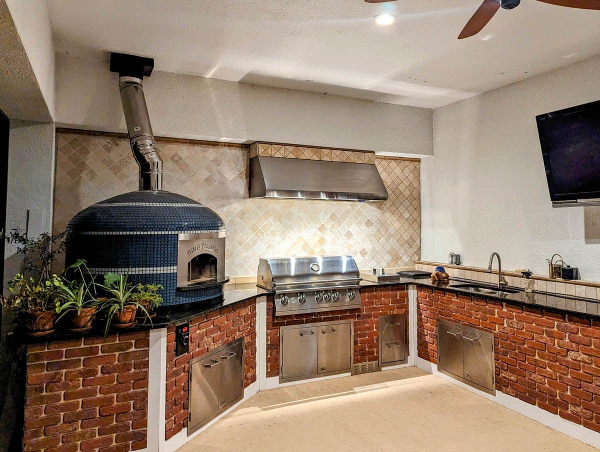 Proline PLJW 109 - Wall-Mounted Range Hood Installed in a Contemporary Kitchen Space