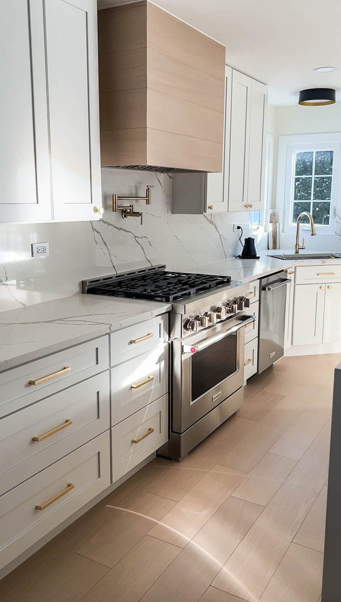 Modern kitchen with ProlineRangeHoods.com PLGL Classic Insert, white cabinets, marble, gold handles (up to 1200 CFM).