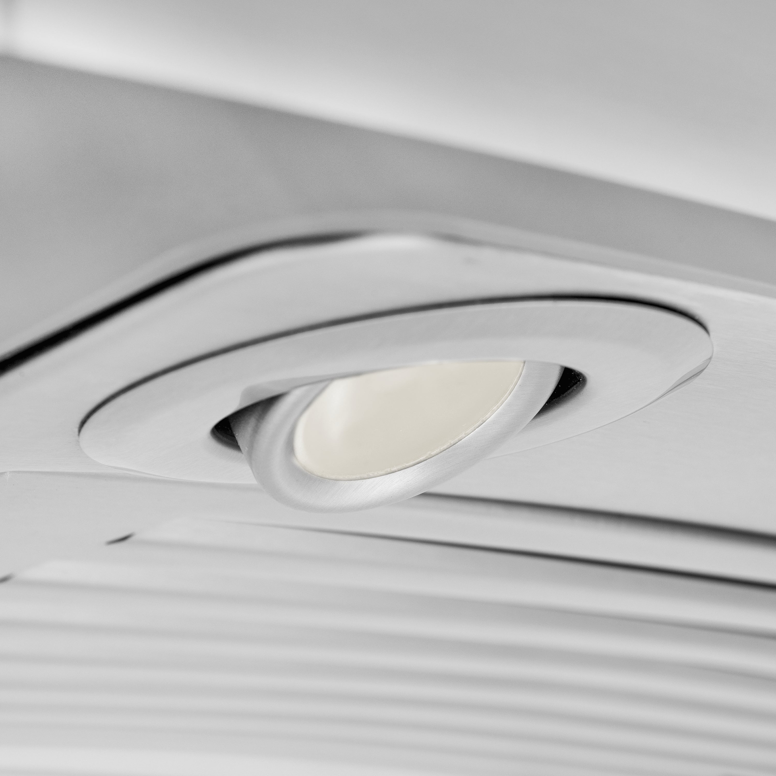 36" ZLINE CrownSoundâ¢Ducted Vent Island Mount Range Hood in Stainless Steel with Built-in Bluetooth Speakers (GL9iCRN-BT-36)