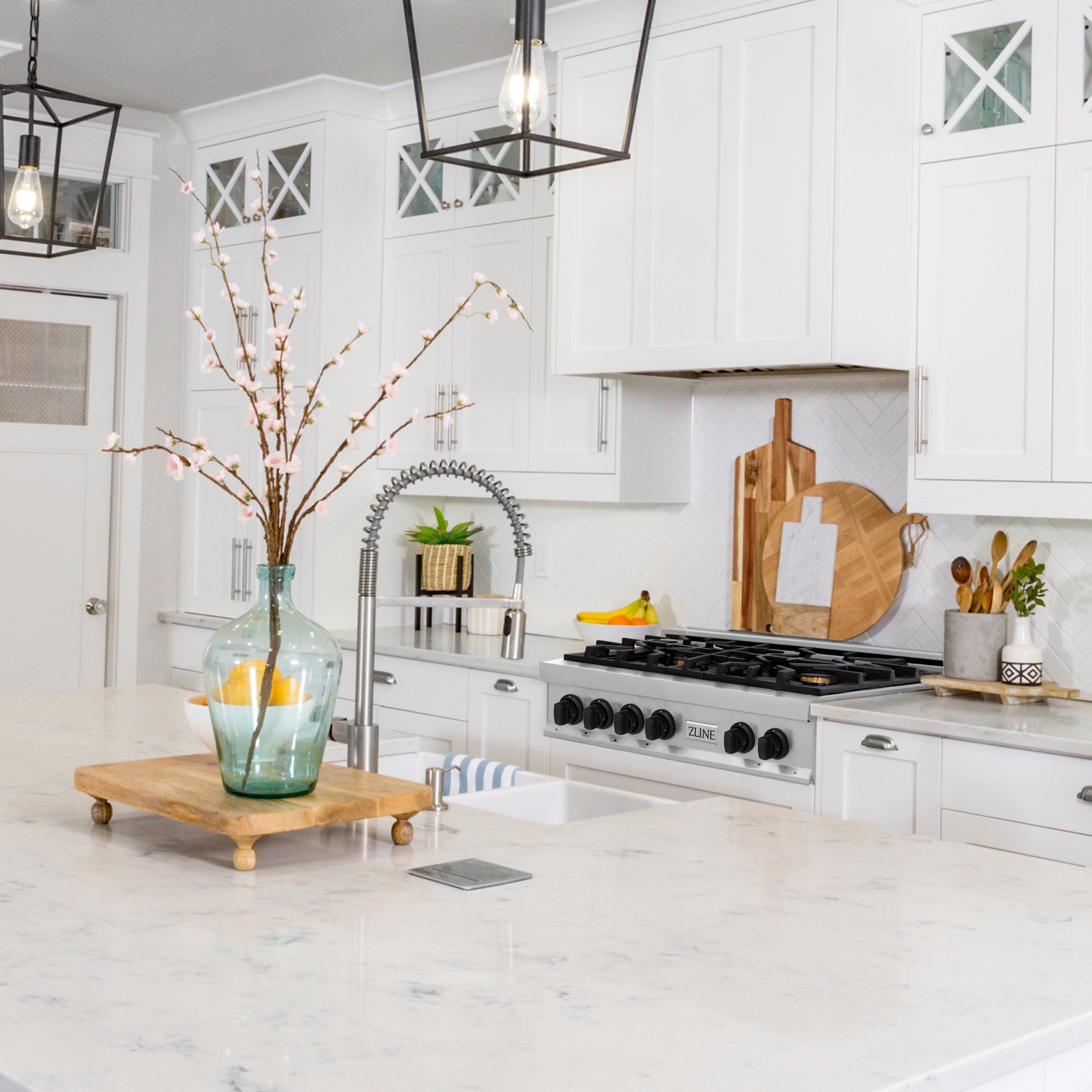 ZLINE Autograph Edition 30 in. Legacy Gas Rangetop with 4 Burners and Porcelain Cooktop in Stainless Steel with Matte Black Accents (RTZ-30-MB)